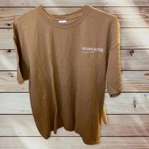 GILDAN SIZE XL TAN T SHIRT WITH NATIONAL MUSEUM AIR FORCE GRAPHIC